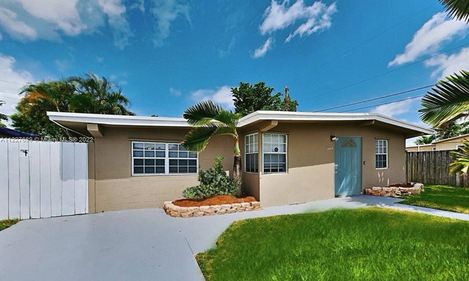 Fort Lauderdale House | Tranquil “nChula Vista” Beach Bungalow
