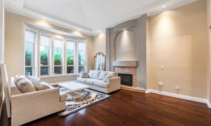 Steveston House | Tranquil Oasis:Your Private Bedroom in Richmond
