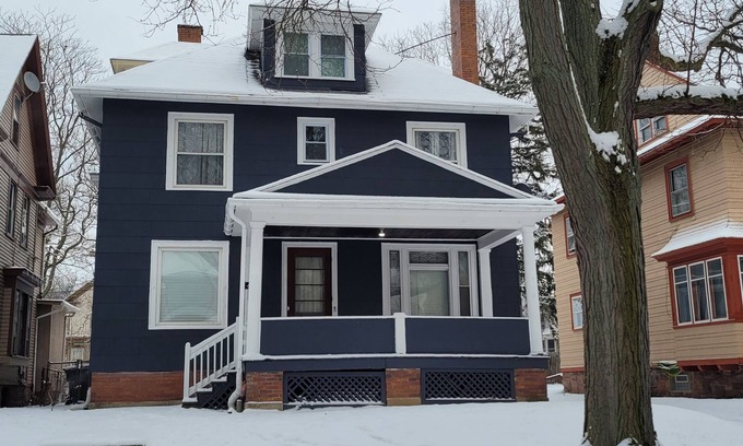 Rochester House | Tranquil Retreat a mile away from URMC
