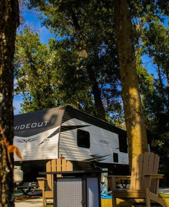 Archie Villa | Tranquil Trailside Stay