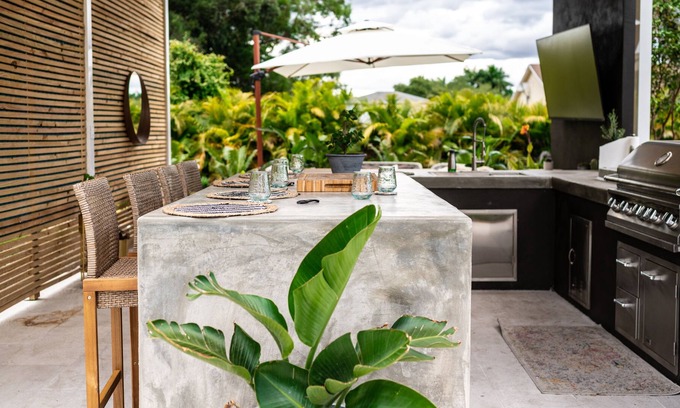 Southwest Ranches House | Tranquil, Tropical Guest House with Heated Spa
