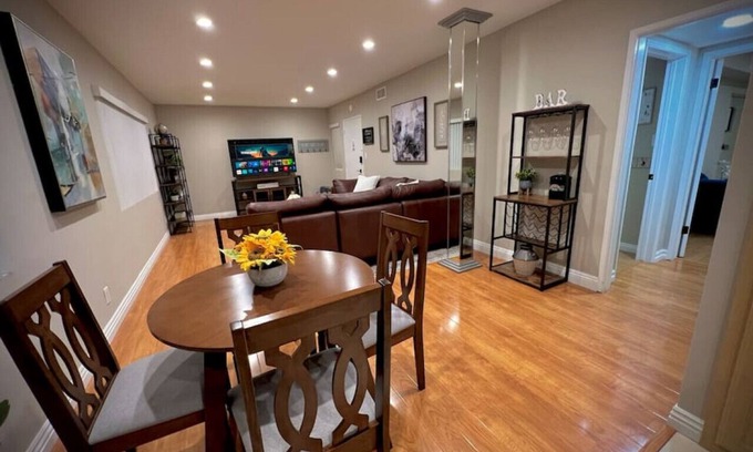 Montrose Apartment | Tranquil 2 Beds/2 Baths in the Heart of Montrose!