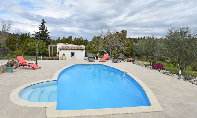 Lezignan-Corbieres Villa | Tranquil Villa with Pool