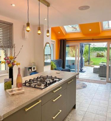 Colwyn Bay House | Tranquil Victorian Villa with Hot Tub & Sauna