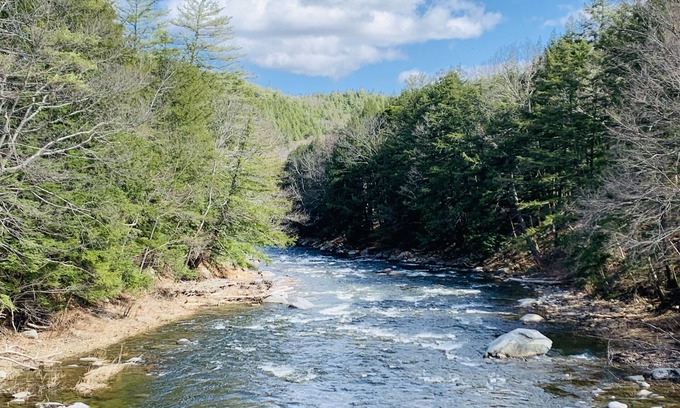 Amsden House | Tranquil VT River House