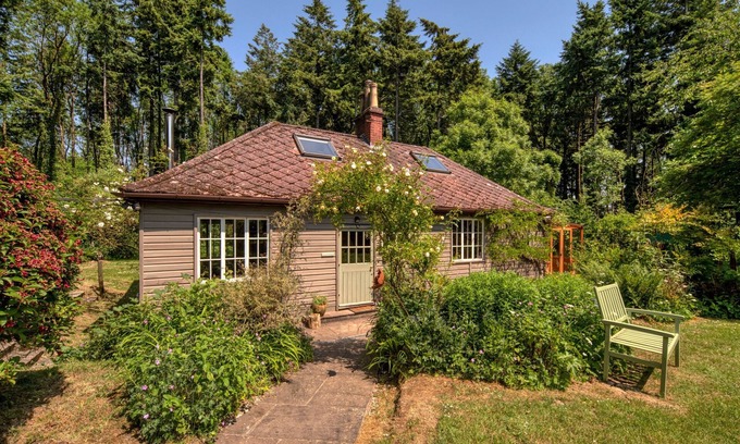 Pill Cottage | Tranquil Woodland Cottage, 10-Min Drive to Clifton