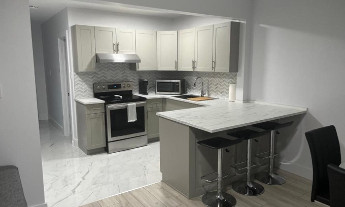 Vanier Apartment | Tranquila Suites - III