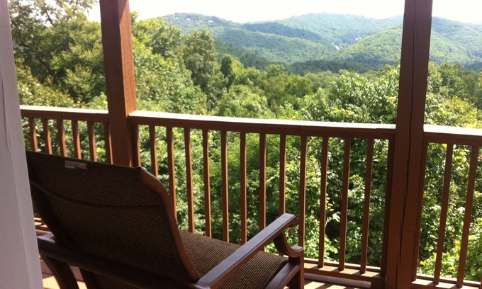 Blowing Rock Cottage | Tranquility at Deer Ridge - Great Views, Close to Skiing, Sleeps 6, Free WiFi!