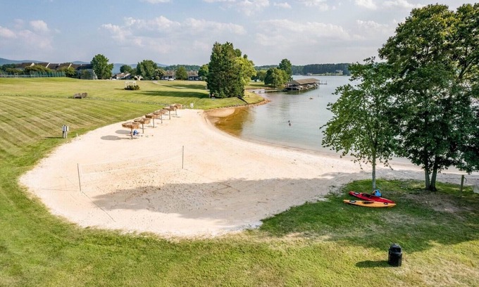 North Shore Condo | Tranquility Cove at Smith Mountain Lake —Your Home Away From Home!