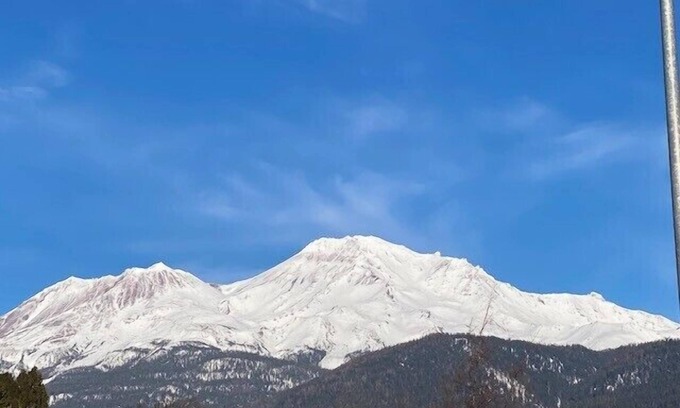 Mount Shasta House | Tranquility in the Mountains
