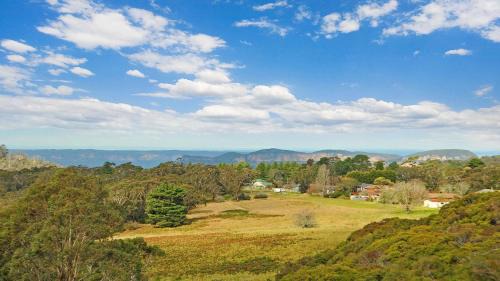 Katoomba House | Tranquility Large Mountain Home With Views