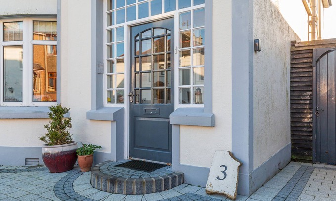 Portrush Cottage | TRANQUILITY, pet friendly, with open fire in Portrush