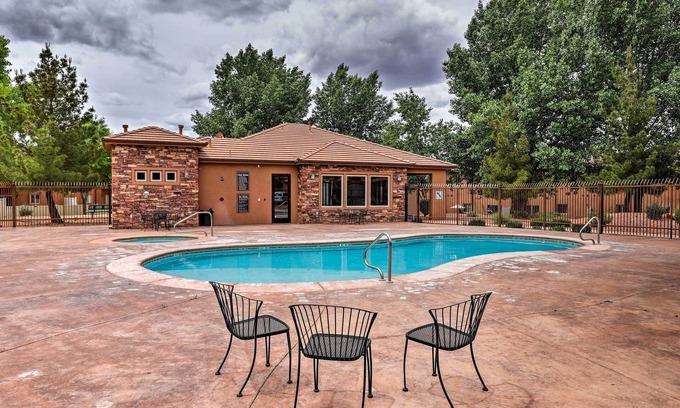 Kanab House | ~Tranquility Trails~nHiking Poles♡Pool&Hot Tub♡Comfy King Bed♡90+ Amenities!