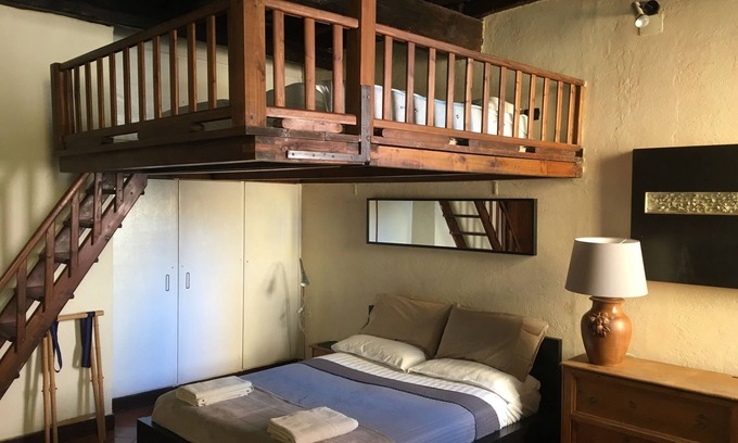 Trastevere Apartment | Trastevere brickwork heart of rome