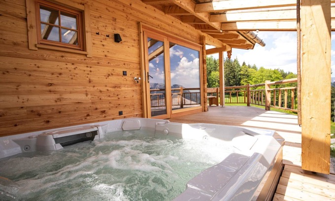 Schwob House | "traudl Alm" für 4-6 Personen, 2 Separate Schlafzimmer, Terrasse mit Bergblick, Whirlpool, Infrarotliegen