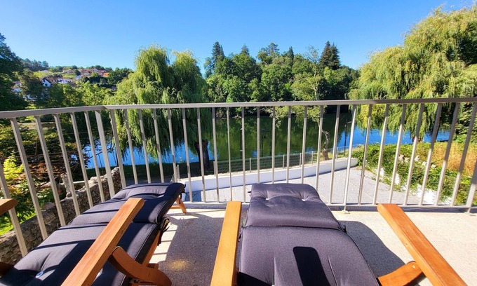Arcos de Valdevez Apartment | Traumhafter Ausblick Direkt am Fluß "rio Lima" in der Altstadt. Sehr Ruhige Lage