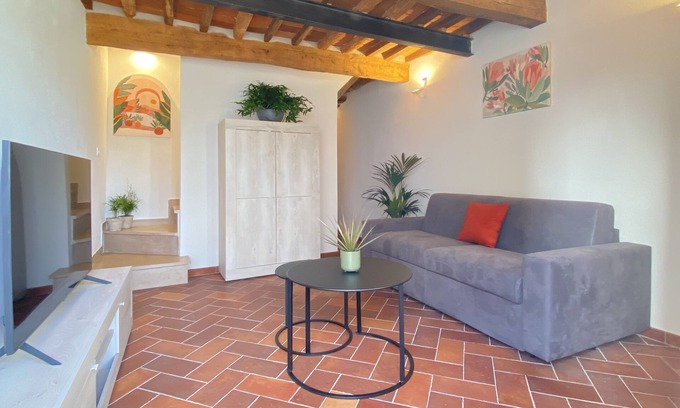 Capannori House | Travel Smart [Wi-fi, HD TV, Workspace, Free Parking]