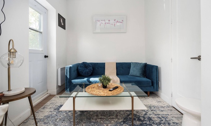 Mile End Apartment | Traveler’s Haven - Chic 1BR in Mile End/Plateau