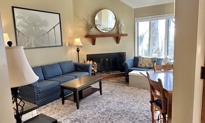 Wintergreen Condo | Travelers' Rest-Your Wintergreen Retreat in the Center of it All!
