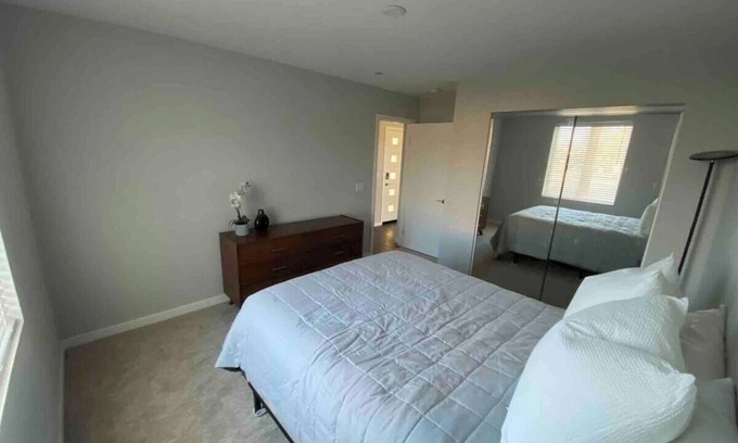 Desert Hot Springs House | Traveling RN/Professionals - Private Bed and Shared Bathroom