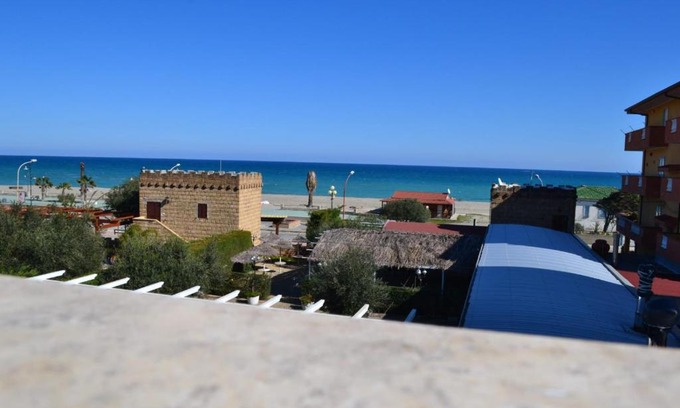 Strongoli House | Tre torri