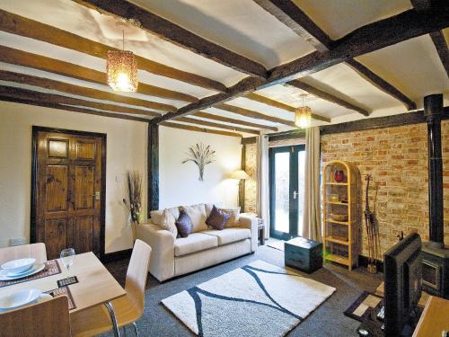Hythe House | Treacle Cottage At Treacle Den - E5385