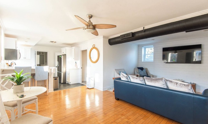 Yachting Village Condo | Treasure on Thames