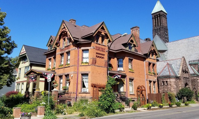 Front Park Bed & Breakfast | Treat yourself to Victorian charm