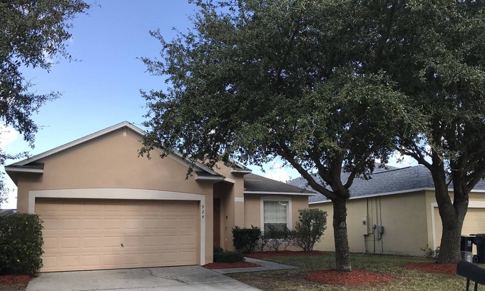 Sunset Ridge House | Treat Yourself with Private Pool at Sunset Ridge Davenport 5BR 3BA