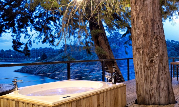 Guatape Cabin | Tree House: Gorgeous cabin with jacuzzi in Guatape