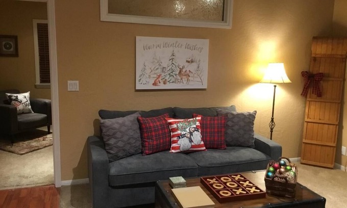 Big Bear Lake Cabin | Tree Top Cottage- Romantic HOT TUB WiFi Pets 125.00/165.00