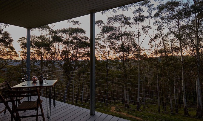 Mount Wilson Cabin | TREE TOPS - stunning sunsets, serene location. SPECIALS ON NOW !