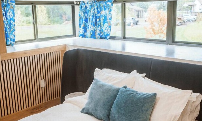 Sodus Cabin | Treehouse 1 · Honeymoon Treehouse Retreat with Hot Tub