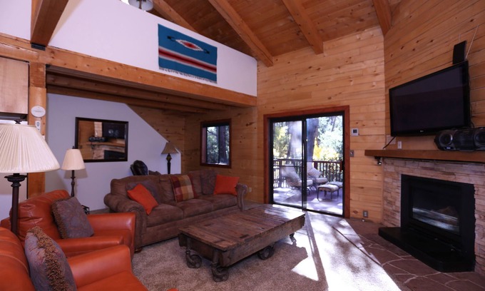 Ponderosa Park Cabin | Treehouse Cabin is your Mountain Getaway