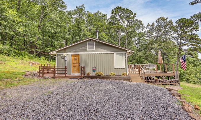 Higden Cottage | Treetop Hideaway w/Lake Views + Fire Pit!