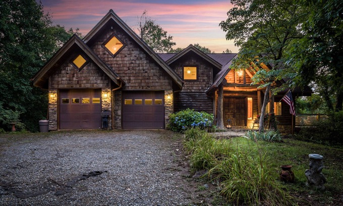 Eagles View House | Treetop Lodge family & pet friendly