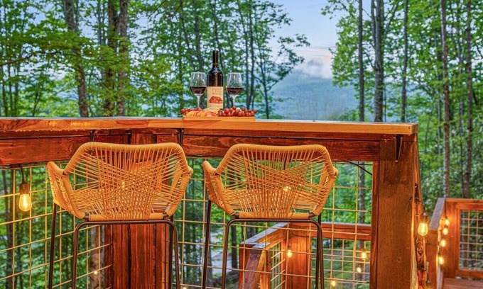 Banner Elk Cabin | Treetop MT Views w/Hot Tub & Fire Pit