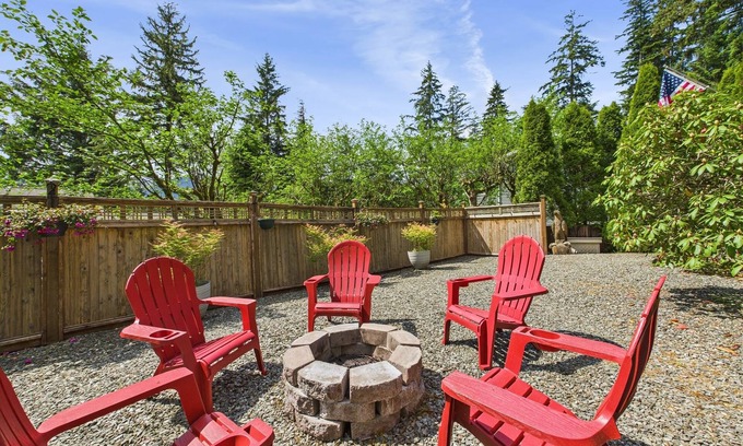 Mendenhall Valley Apartment | Treetop Retreat w/Fire Pit