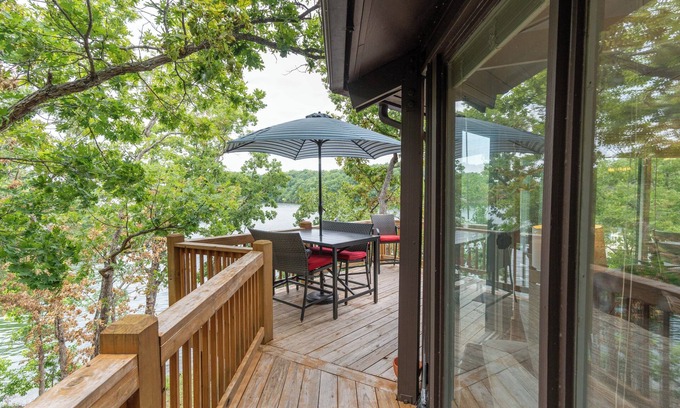 Village of Four Seasons Cottage | Treetop Village #15, Outdoor Pool steps away, Sleeps 8, Pet-friendly, 13 MM