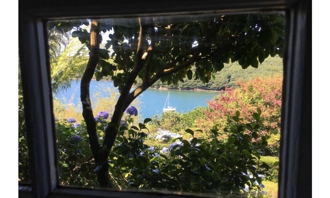 Helford Apartment | Tremerlin. Unique and Magnificently Situated 8 acre Waterside Artists' Retreat