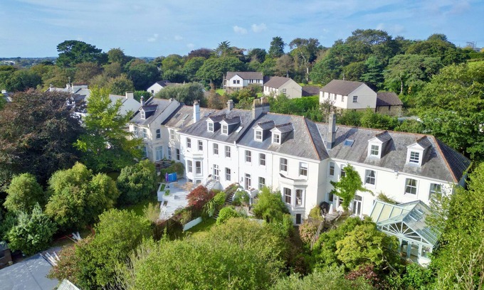 Truro House | TRENARE, pet friendly, character holiday cottage in Truro