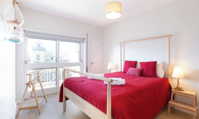 Leixões Apartment | Trendy Elegant Flat w/Balcony | Jacuzzi