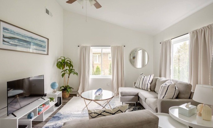 Rosedale House | Trendy Home + 39th ST/KU MED + FirePit + LongStays