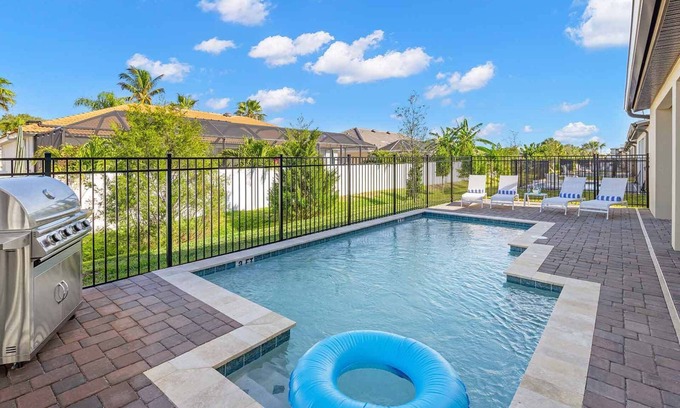 Melbourne Beach House | Trendy Tides | Deluxe Villa w/Private Pool - for Movie, Fashion, & Beach Lovers