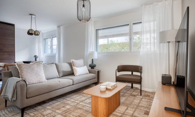 Wiedikon Apartment | Trendy Wiedikon 1BR w/Storage Room & W/D, nr Market, by Blueground