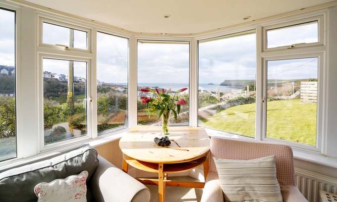 Polzeath House | Trevarthian - A stunning holiday home overlooking Polzeath beach,sleeps 8 + dogs