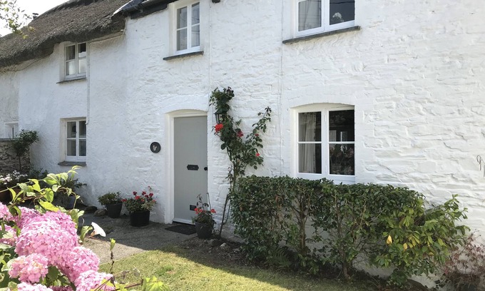 Saint Gennys Cottage | TREVEAN, pet friendly, with open fire in Crackington Haven