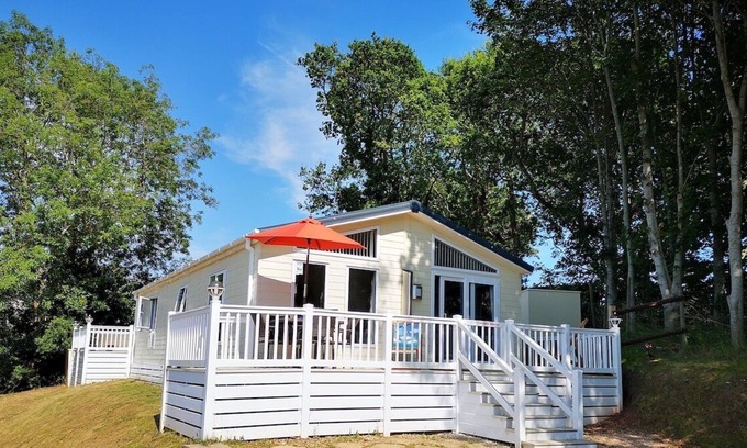 Dawlish Warren Ski Chalet | Trevellian - Modern Boutique spacious scenic lodge - Beach & Pool Resort