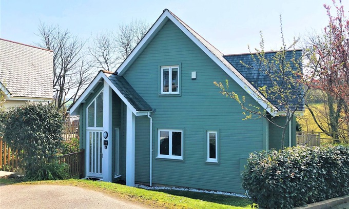 St Austell Cottage | Trewhiddle Villa 10 - a trewhiddle that sleeps 7 guests in 4 bedrooms