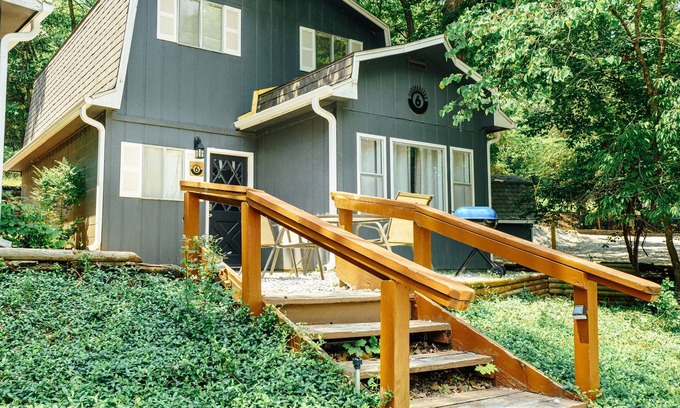 Indian Point Cabin | Tribesman Resort #6 - Renovated Cabin, Minutes to Silver Dollar, Great Location!